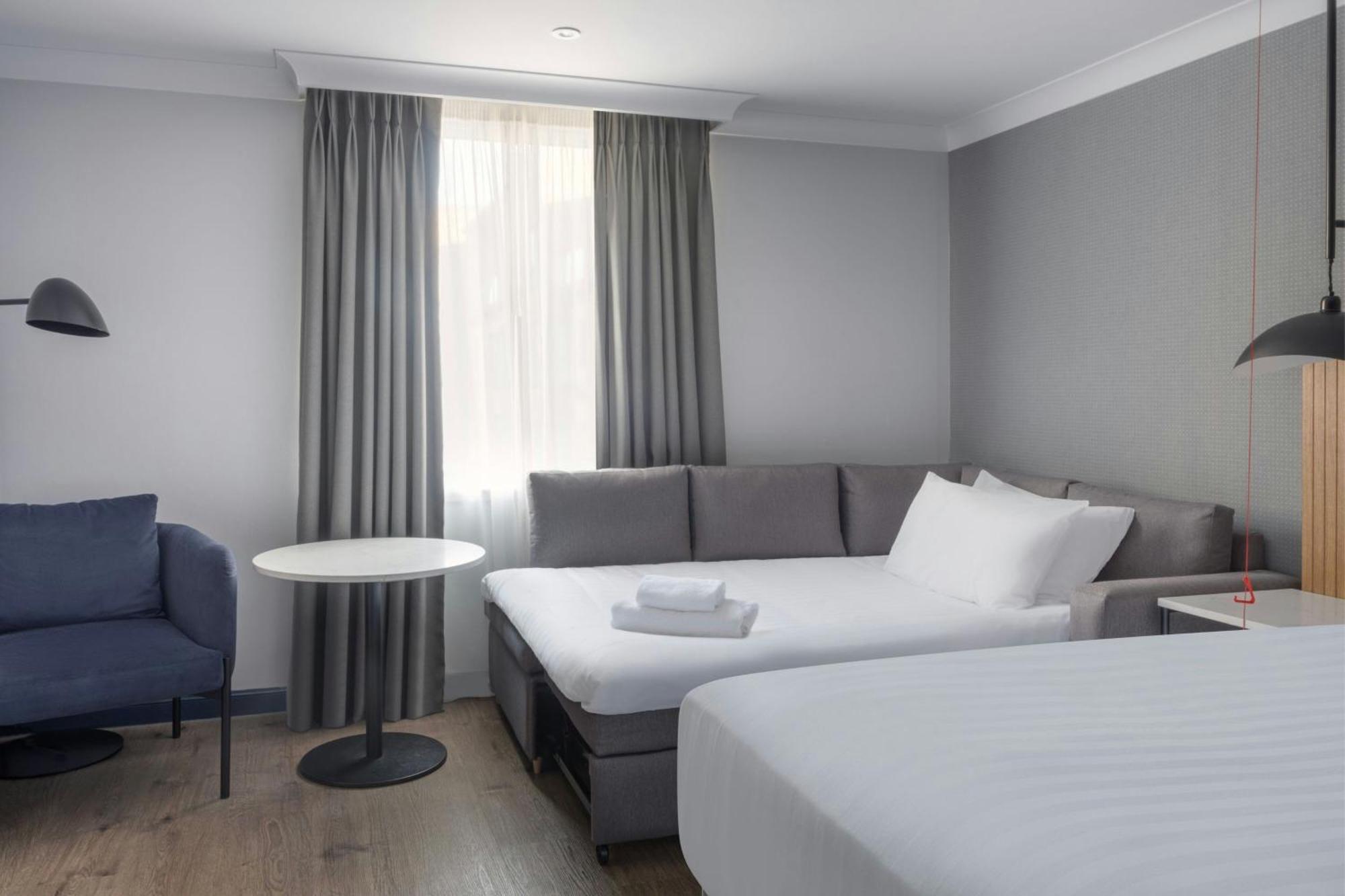 Edinburgh Marriott Hotel Holyrood — Fotos 1